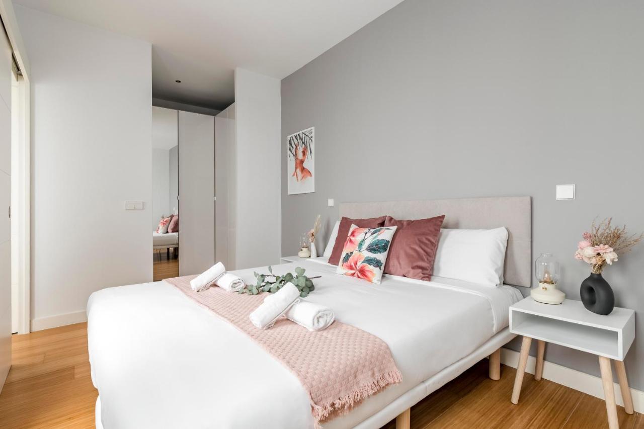 Charming Tirso De Molina III Appartement Madrid Buitenkant foto